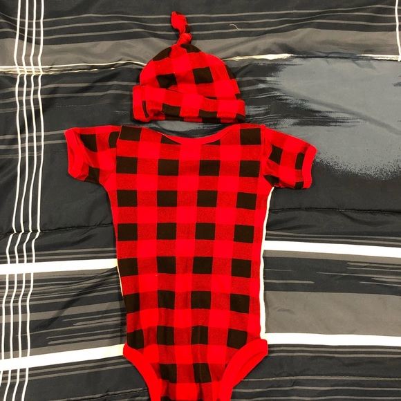 Onesie and Beanie matching set - Picture 4 of 5